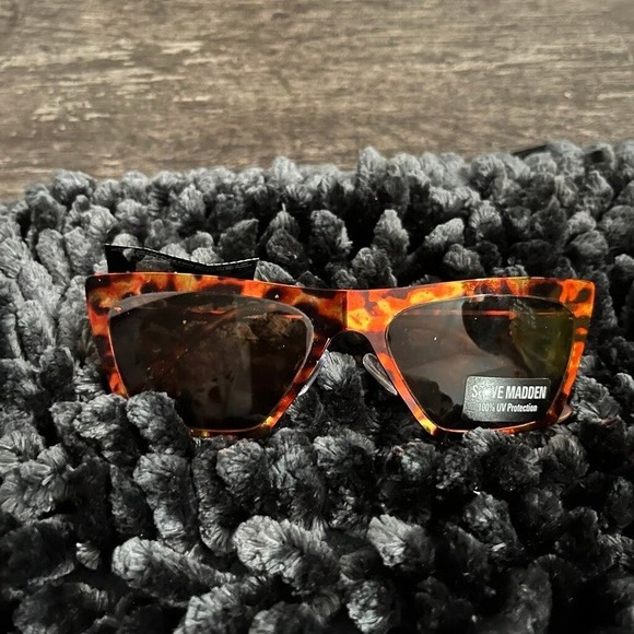 Steve Madden‎ Sunglasses - Picture 1 of 5